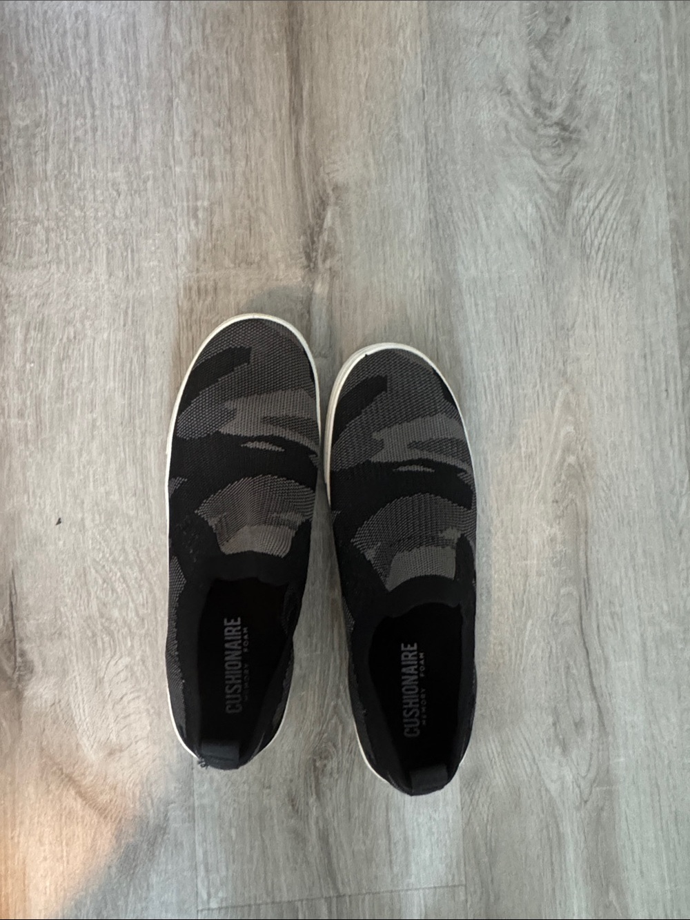 Cushionaire Women's Black & Gray Slip-On Sneakers